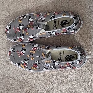 Disney Van's Slipons M11